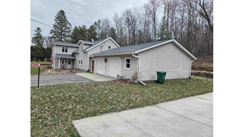 W9429 Parkway Drive Dekorra, WI 53955 by First Weber, Inc. $345,000