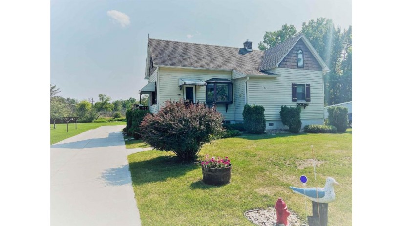 3341 Carney Avenue Marinette, WI 54143 by Broadway Real Estate $249,900