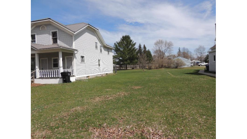 346 Emery Avenue Peshtigo, WI 54157 by Keller Williams Green Bay - OFF-D: 920-373-0547 $257,900