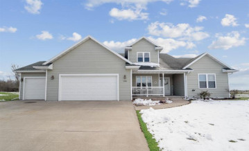 2290 Young Drive, Waupaca, WI 54981