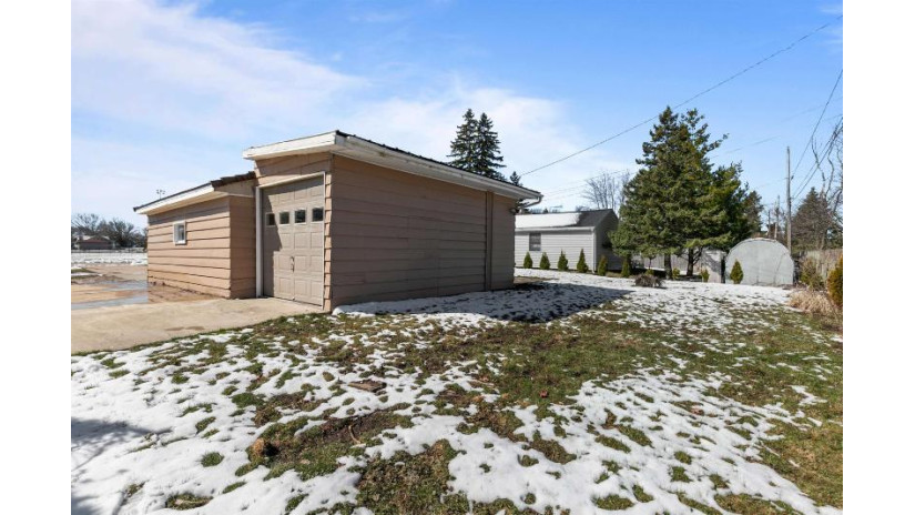 1202 W 6th Avenue Oshkosh, WI 54902 by Coldwell Banker Real Estate Group $199,900