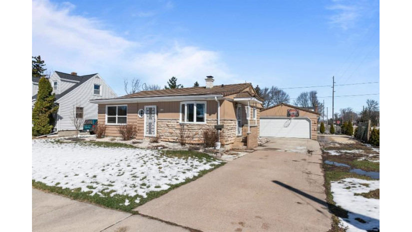 1202 W 6th Avenue Oshkosh, WI 54902 by Coldwell Banker Real Estate Group $199,900