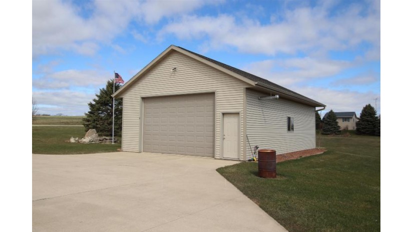 N9463 Hwy Q Marshfield, WI 53049 by Adashun Jones, Inc. - CELL: 920-948-9414 $614,900