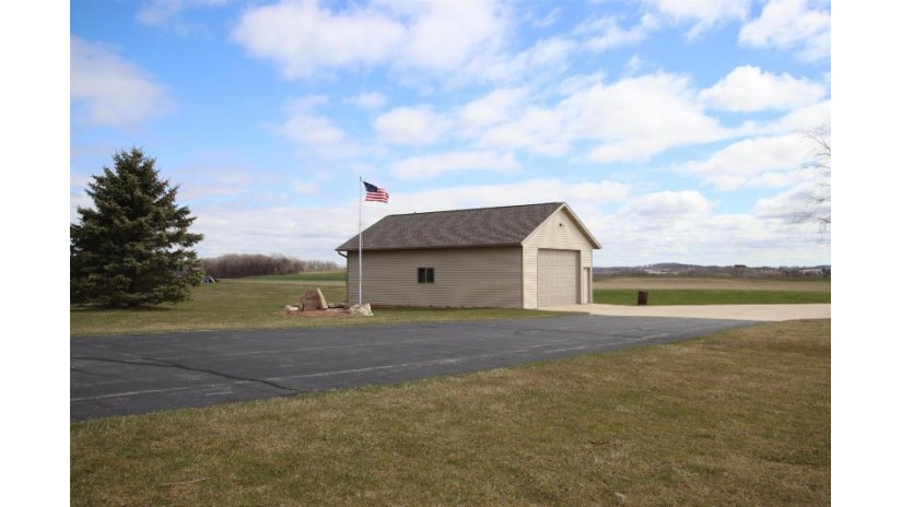 N9463 Hwy Q Marshfield, WI 53049 by Adashun Jones, Inc. - CELL: 920-948-9414 $614,900