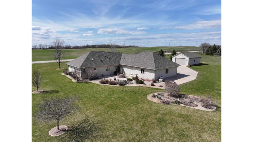 N9463 Hwy Q Marshfield, WI 53049 by Adashun Jones, Inc. - CELL: 920-948-9414 $614,900