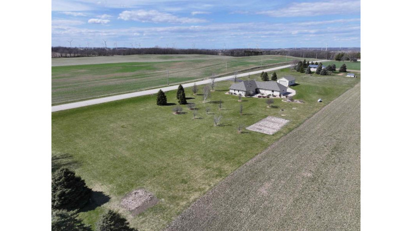 N9463 Hwy Q Marshfield, WI 53049 by Adashun Jones, Inc. - CELL: 920-948-9414 $614,900