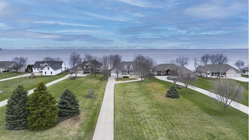 355 Lake Breeze Drive Stockbridge, WI 53014 by Century 21 Affiliated - CELL: 920-428-0066 $775,000