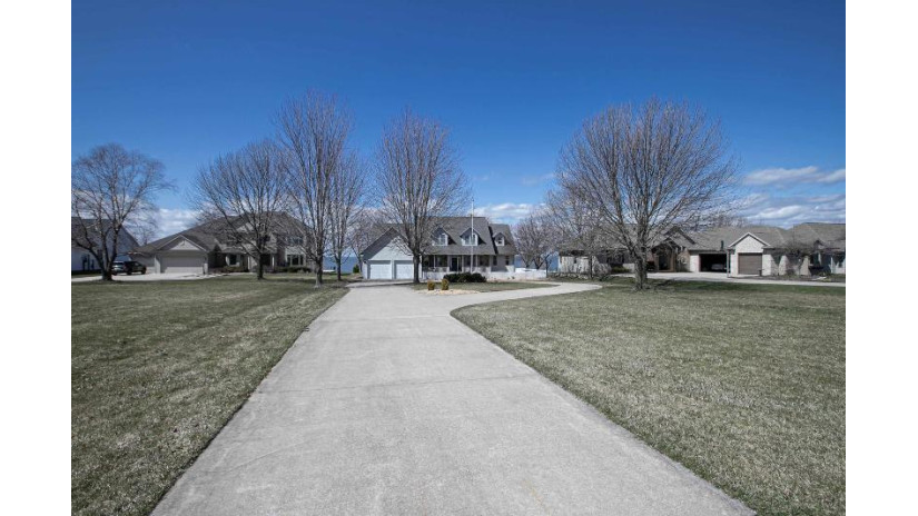 355 Lake Breeze Drive Stockbridge, WI 53014 by Century 21 Affiliated - CELL: 920-428-0066 $775,000