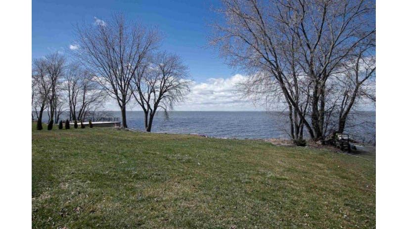 355 Lake Breeze Drive Stockbridge, WI 53014 by Century 21 Affiliated - CELL: 920-428-0066 $775,000