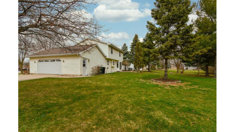 2042 Reinhard Drive Howard, WI 54303 by Keller Williams Green Bay - PREF: 920-621-5270 $349,900