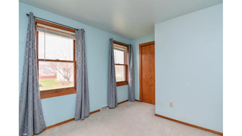 2042 Reinhard Drive Howard, WI 54303 by Keller Williams Green Bay - PREF: 920-621-5270 $349,900