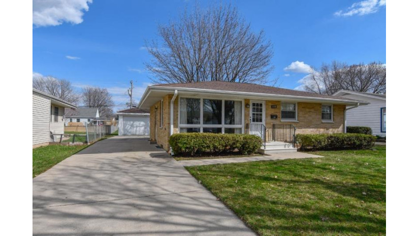 1108 N Locust Street Green Bay, WI 54303 by Shorewest Realtors $219,900