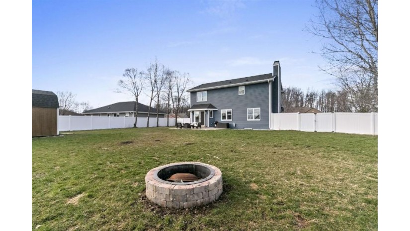 458 Nightingale Drive Pulaski, WI 54162 by Mahler Sotheby'S International Realty $375,000