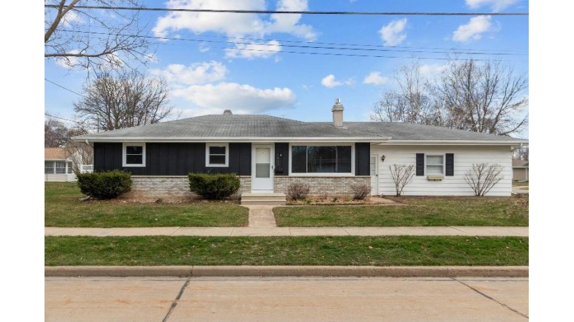 1900 N Mason Street Appleton, WI 54914 by Coldwell Banker Real Estate Group $239,900