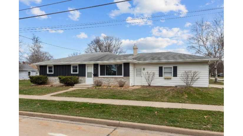 1900 N Mason Street Appleton, WI 54914 by Coldwell Banker Real Estate Group $239,900