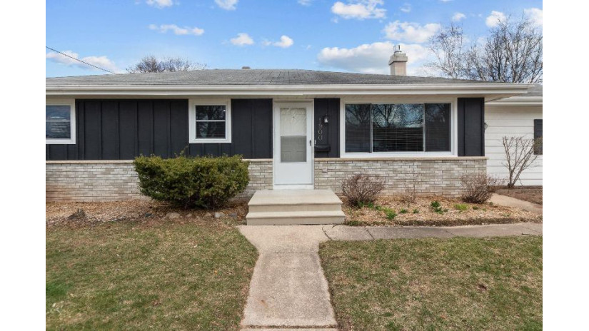 1900 N Mason Street Appleton, WI 54914 by Coldwell Banker Real Estate Group $239,900