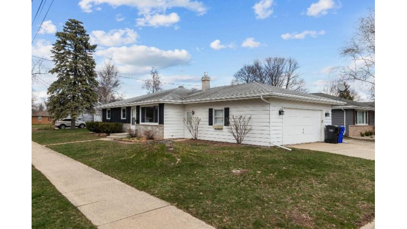 1900 N Mason Street Appleton, WI 54914 by Coldwell Banker Real Estate Group $239,900