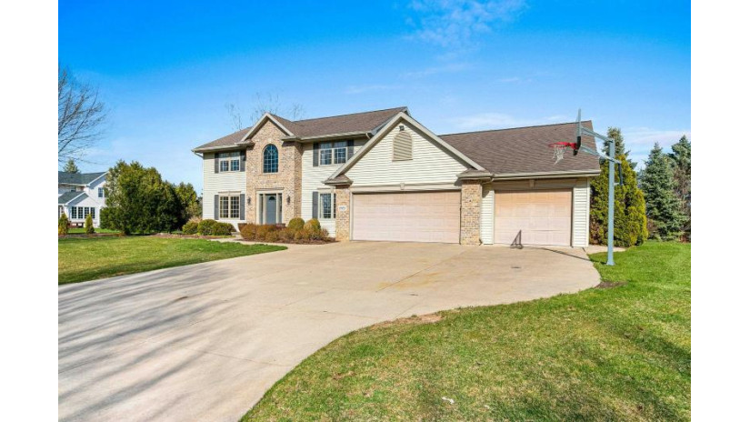 2925 Foxford Drive Ashwaubenon, WI 54313 by Schenk Realty, LLC $494,900