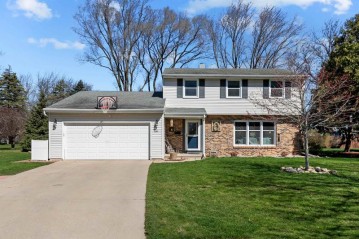 1035 Canterbury Drive, Oshkosh, WI 54902