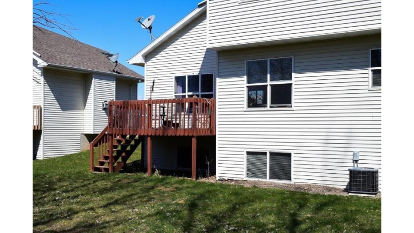 5325 Brookview Drive Grand Chute, WI 54913 by Shiny Key Realty, LLC $304,900