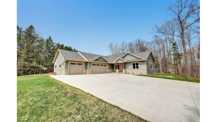 4925 Pine Lane Suamico, WI 54313 by Shorewest Realtors $650,000