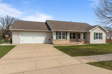 3200 Mockingbird Way, Oshkosh, WI 54904