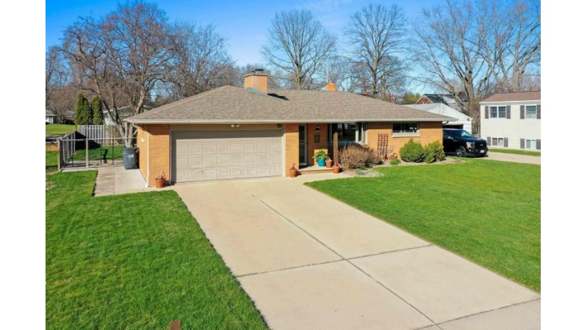 151 Vande Hei Road Allouez, WI 54301 by Keller Williams Green Bay - PREF: 920-676-2667 $289,900