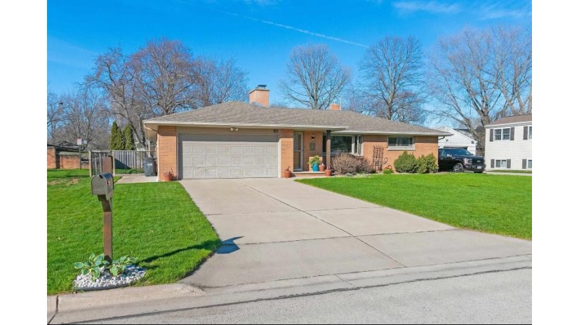 151 Vande Hei Road Allouez, WI 54301 by Keller Williams Green Bay - PREF: 920-676-2667 $289,900