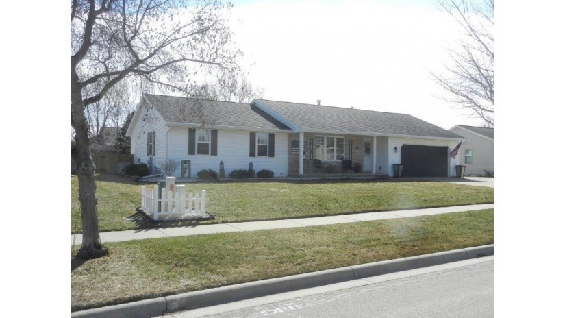 2939 Belle Plane Road Howard, WI 54313 by Meacham Realty, Inc. $359,900