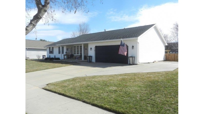 2939 Belle Plane Road Howard, WI 54313 by Meacham Realty, Inc. $359,900