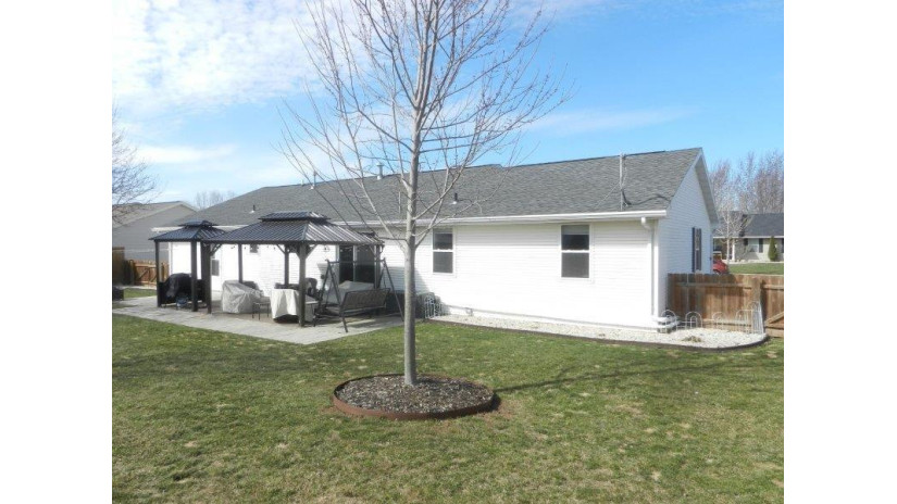 2939 Belle Plane Road Howard, WI 54313 by Meacham Realty, Inc. $359,900