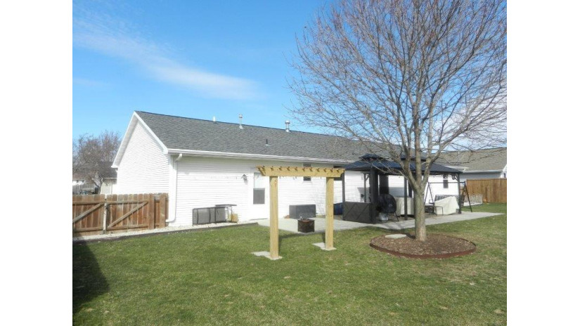 2939 Belle Plane Road Howard, WI 54313 by Meacham Realty, Inc. $359,900