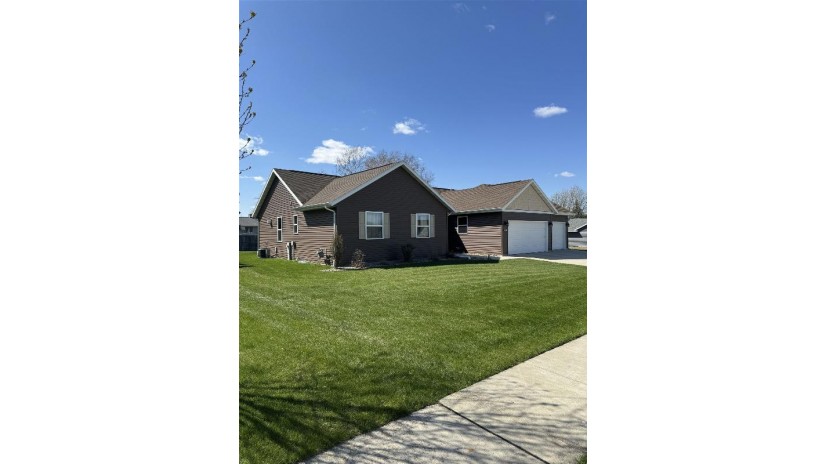 502 Leona Way Oakfield, WI 53065 by Roberts Homes And Real Estate - OFF-D: 920-923-4522 $389,000