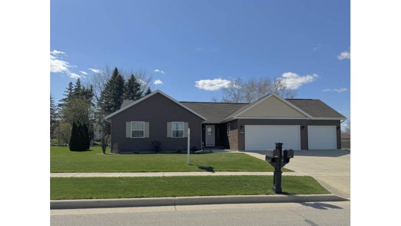 502 Leona Way Oakfield, WI 53065 by Roberts Homes And Real Estate - OFF-D: 920-923-4522 $389,000