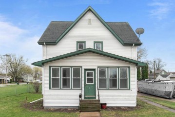 210 E Wolf River Avenue, New London, WI 54961-1471