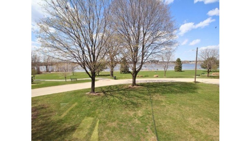 655 Sunset Circle Allouez, WI 54301 by Shorewest Realtors $749,900