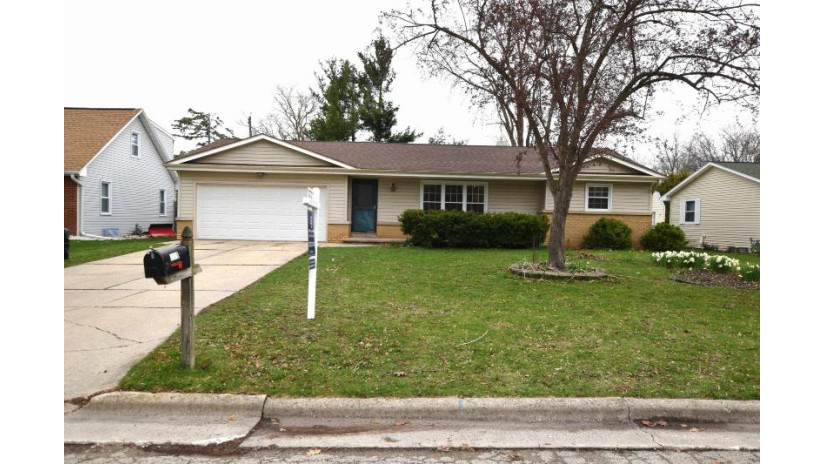 3039 Greenview Drive Green Bay, WI 54311 by Coldwell Banker Real Estate Group $269,900