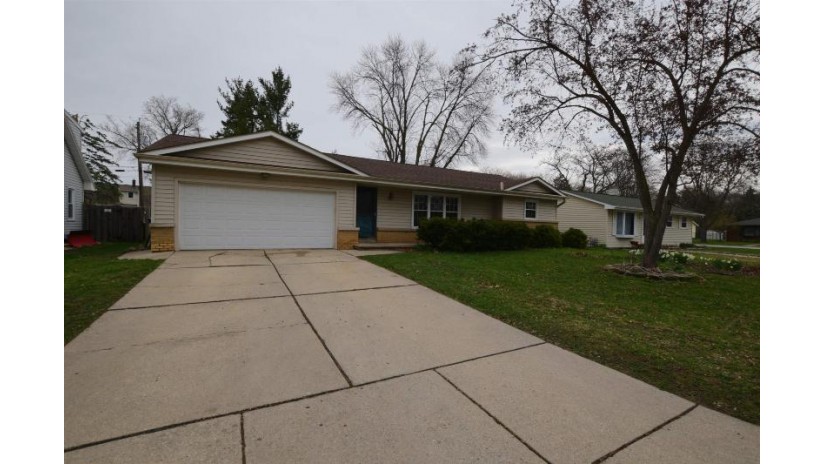 3039 Greenview Drive Green Bay, WI 54311 by Coldwell Banker Real Estate Group $269,900