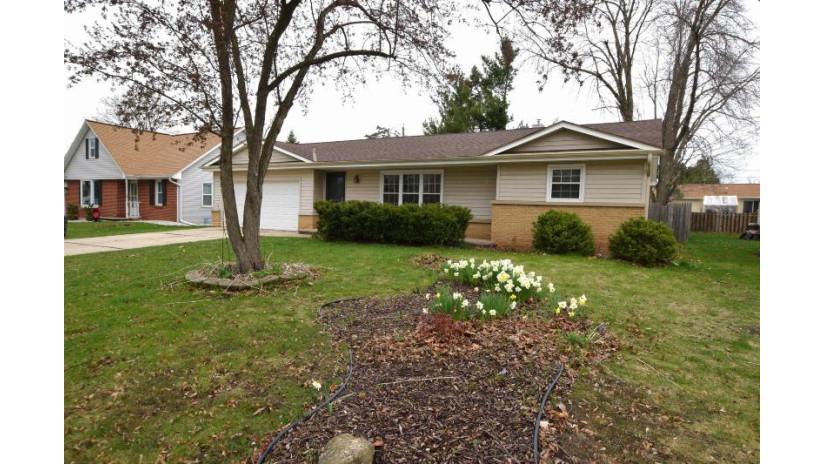 3039 Greenview Drive Green Bay, WI 54311 by Coldwell Banker Real Estate Group $269,900