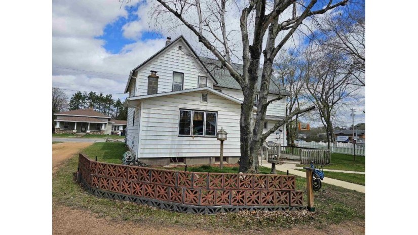 529 W North Street Plainfield, WI 54966 by First Weber, Inc. $195,000