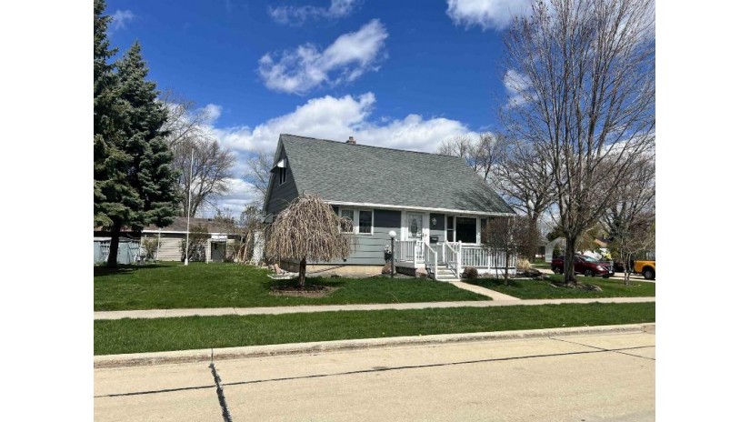 1502 Rush Avenue Oshkosh, WI 54902 by Keller Williams Fox Cities - CELL: 920-379-1104 $290,000