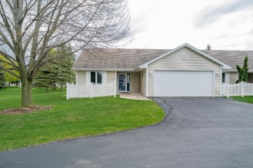 225 Lake Pointe Drive, Oshkosh, WI 54904-7861