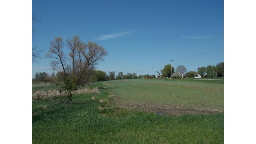 21 ACRES Airport Rd/Ebenezer Rd Watertown, WI 53094 by Re/Max Community Realty - kathyz@remax.net $295,000