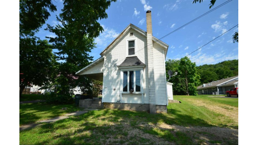 1101 S Sheldon Street Richland Center, WI 53581 by Re/Max Preferred - jeffolsonhomes@gmail.com $55,900