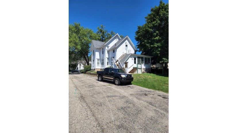 439 S Ludington St Columbus, WI 53925 by Tri-County Real Estate, Inc. $295,000