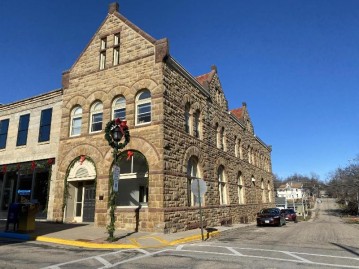 203 High St, Mineral Point, WI 53565