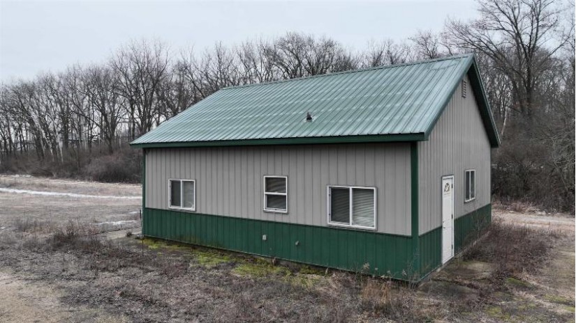 N6289 Berlin Road Brooklyn, WI 54941 by Cotter Realty Llc $385,000