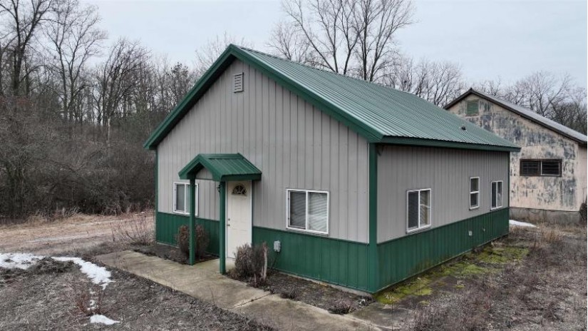 N6289 Berlin Road Brooklyn, WI 54941 by Cotter Realty Llc $385,000