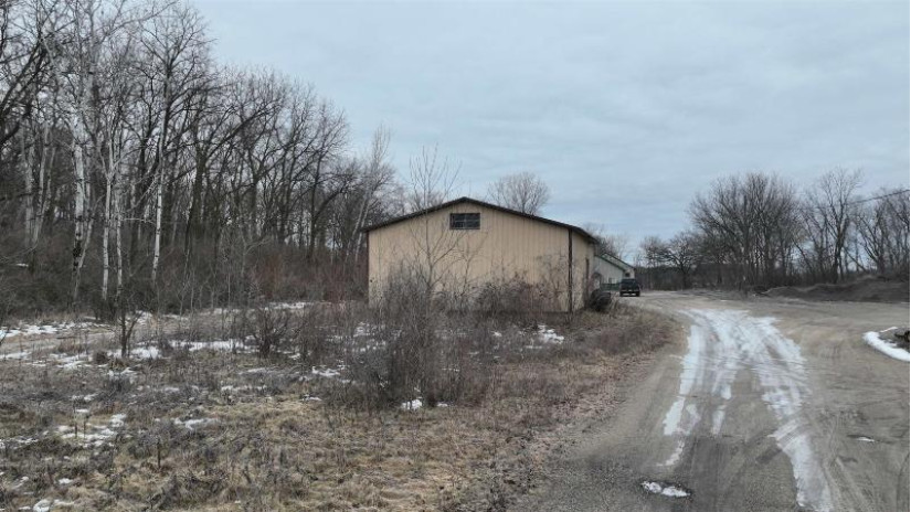 N6289 Berlin Road Brooklyn, WI 54941 by Cotter Realty Llc $385,000