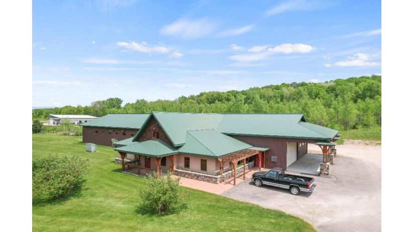 1301 Lake Street Baraboo, WI 53913 by Restaino & Associates Era Powered - Pref: 608-577-2245 $1,100,000